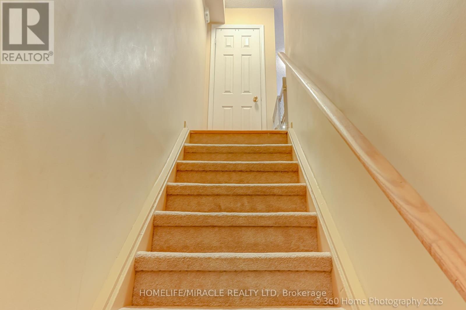 8 - 37 Four Winds Drive, Toronto, Ontario  M3J 1K7 - Photo 4 - W12488212