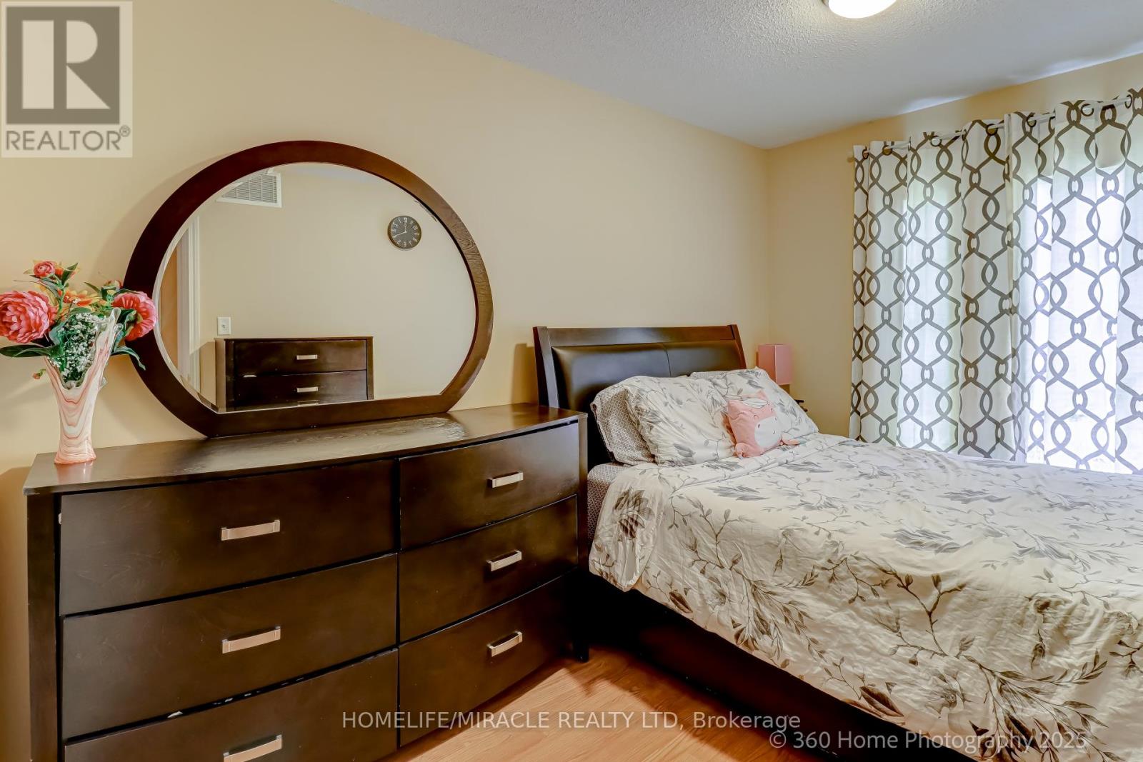 8 - 37 Four Winds Drive, Toronto, Ontario  M3J 1K7 - Photo 14 - W12488212