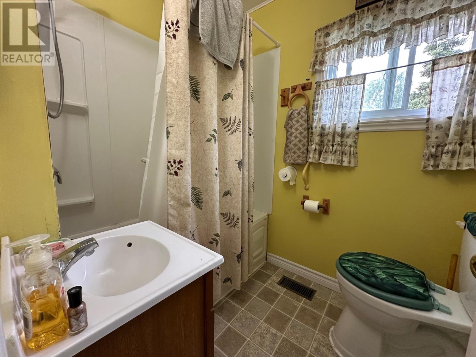 10 Elizabeth Ave, Terrace Bay, Ontario  P0T 2W0 - Photo 12 - TB252397