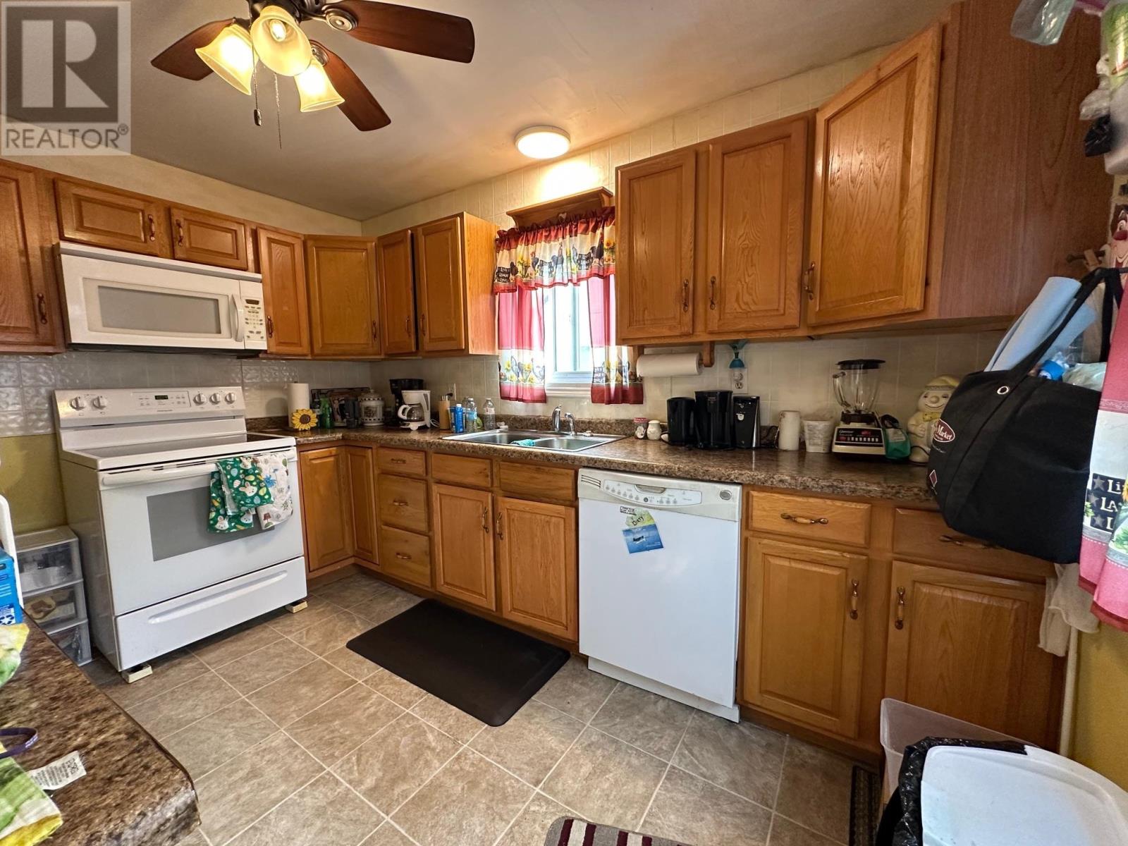 10 Elizabeth Ave, Terrace Bay, Ontario  P0T 2W0 - Photo 9 - TB252397