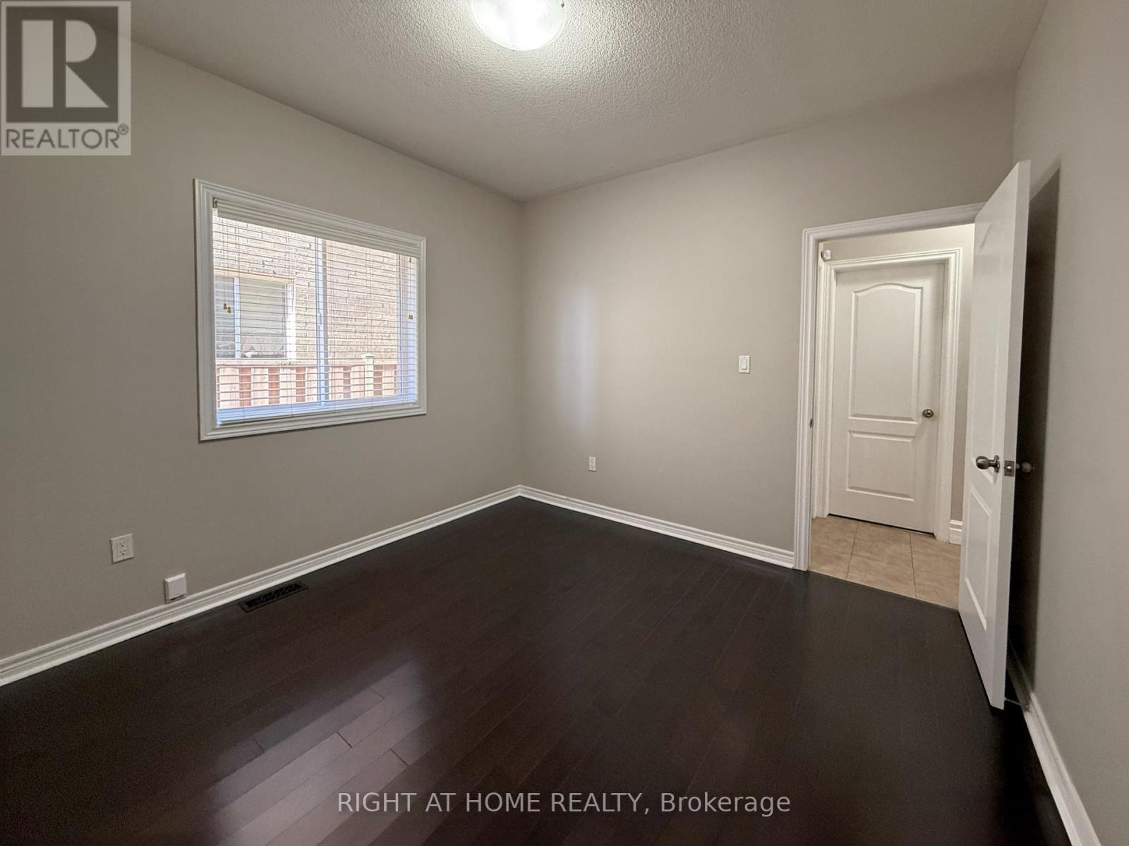 1294 Baseline Road, Hamilton, Ontario  L8E 0E4 - Photo 9 - X12492046