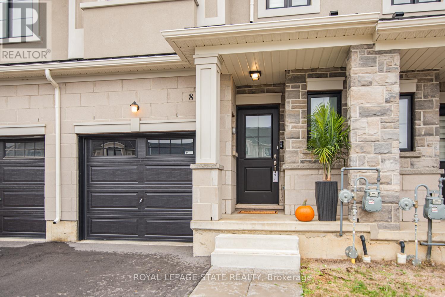 8 MIA DRIVE, Hamilton, Ontario