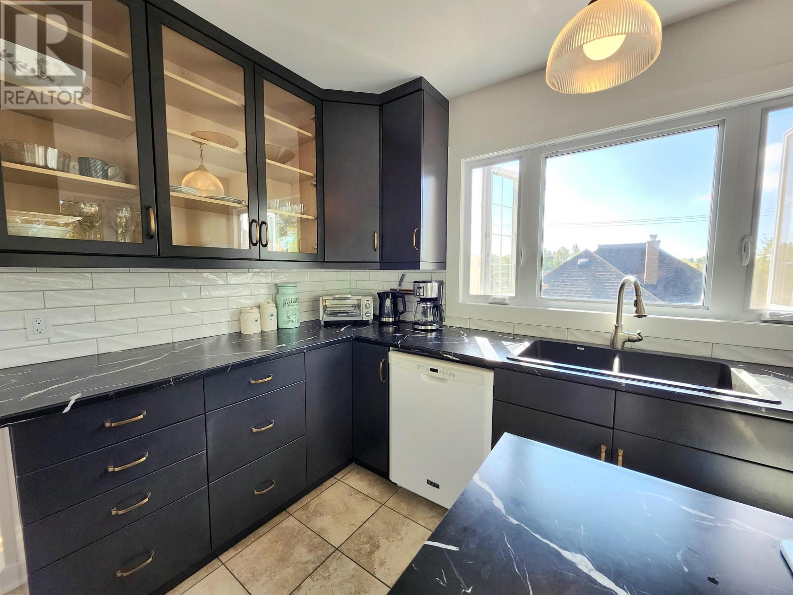 214 Sixth Ave, Kenora, Ontario  P9N 2C1 - Photo 11 - TB253012