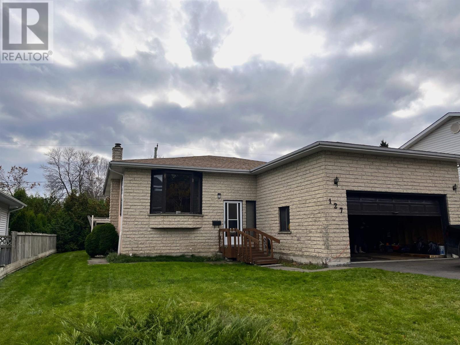 127 Logan Ave, Thunder Bay, Ontario  P7A 7X8 - Photo 2 - TB253265