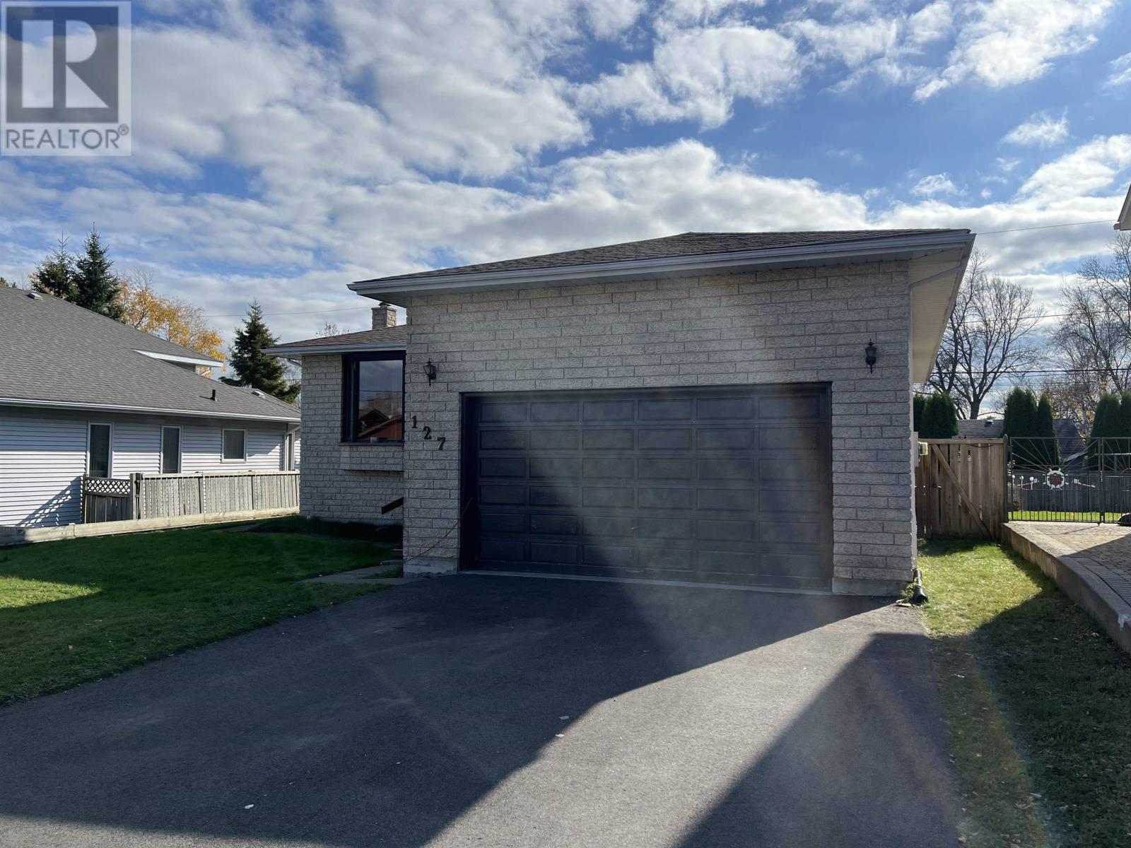 127 Logan Ave, Thunder Bay, Ontario  P7A 7X8 - Photo 3 - TB253265