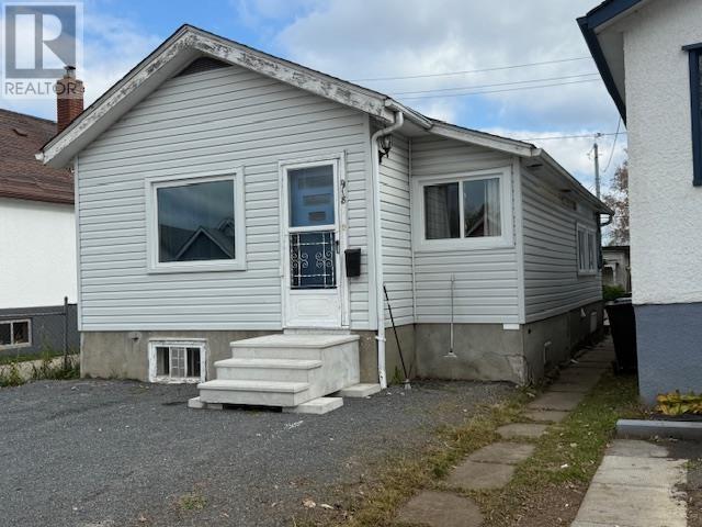 918 Alberta Street, Thunder Bay, Ontario  P7C 3E9 - Photo 2 - TB253334