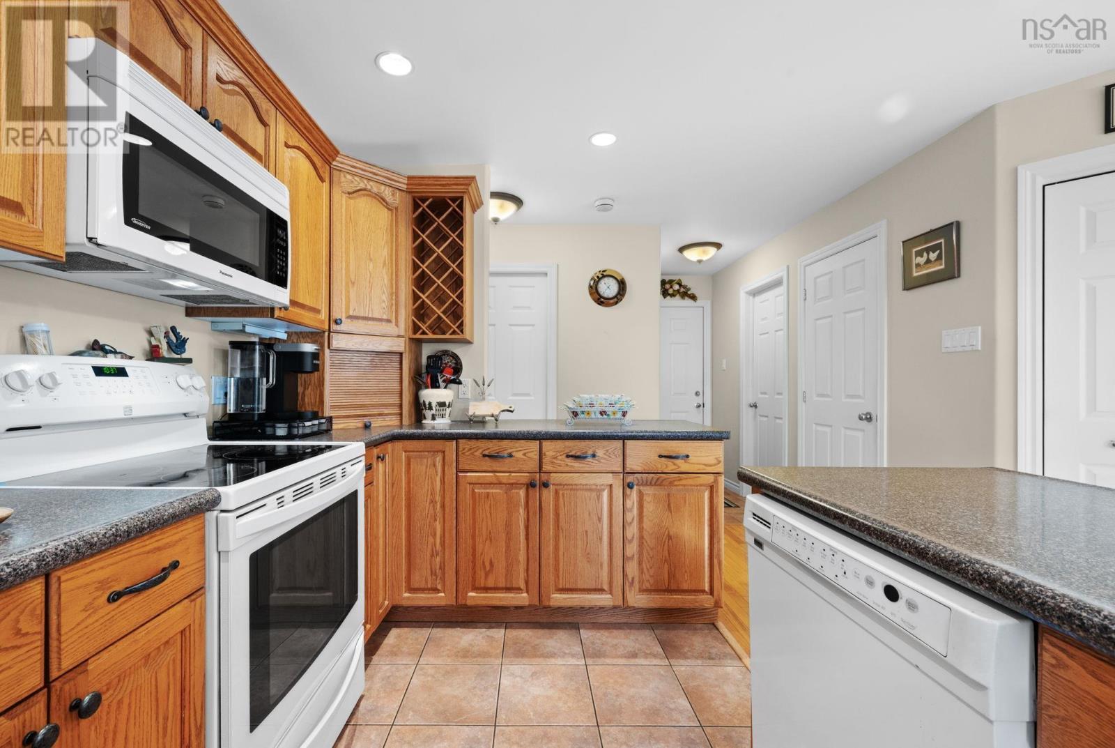 46 Stoneridge Court, Bridgewater, Nova Scotia  B4V 3T9 - Photo 4 - 202525924