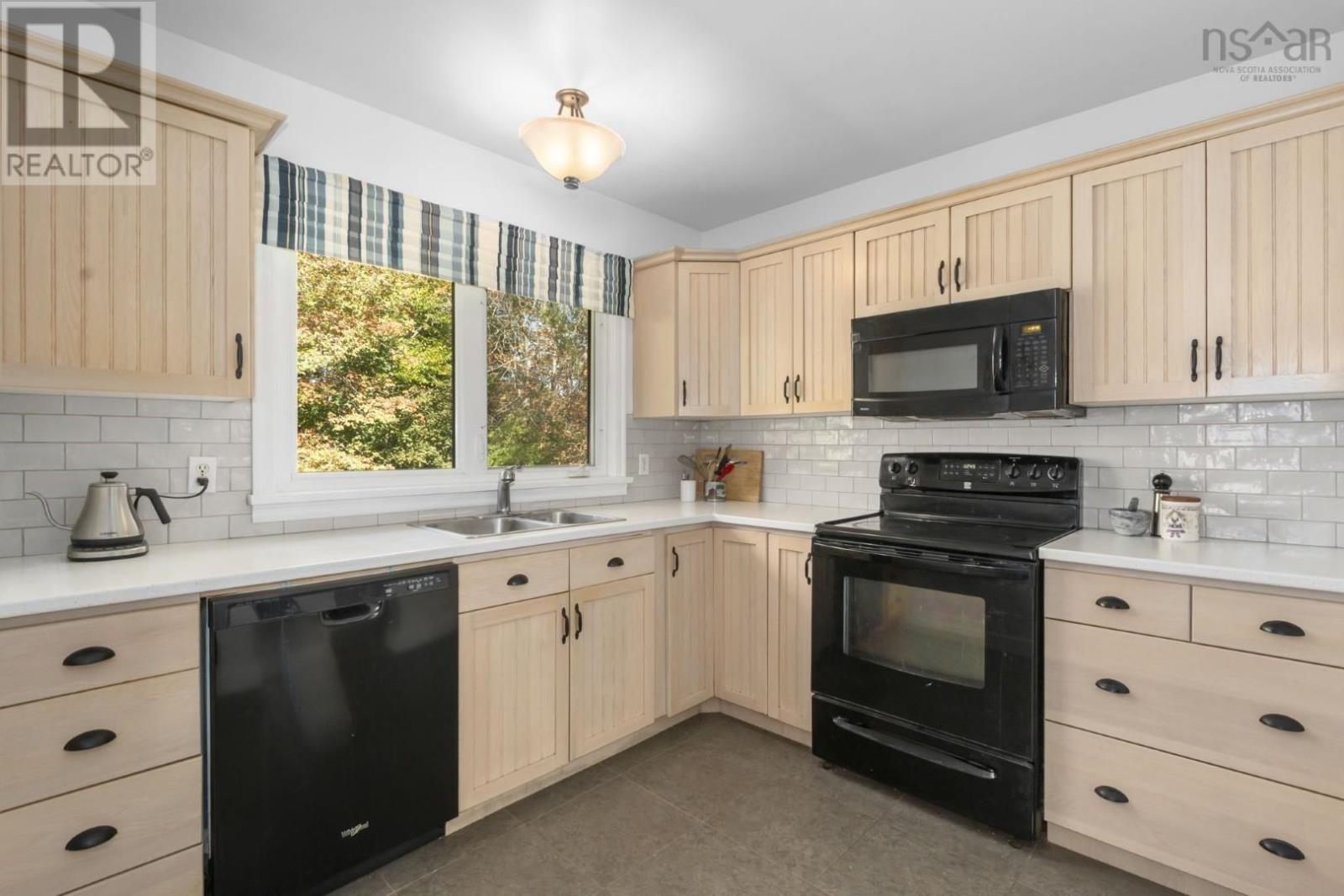 10 Ellenvale Avenue, Dartmouth, Nova Scotia  B2W 2W3 - Photo 10 - 202525966