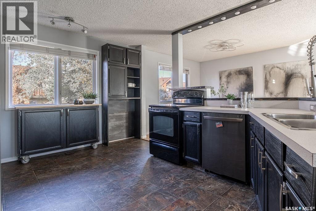 243 Roborecki Crescent, Saskatoon, Saskatchewan  S7K 5L1 - Photo 10 - SK022057