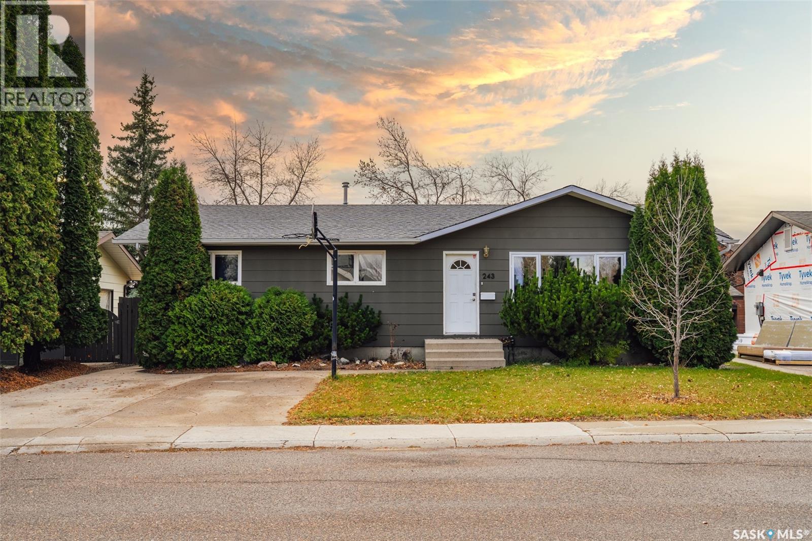 243 Roborecki Crescent, Saskatoon, Saskatchewan  S7K 5L1 - Photo 2 - SK022057