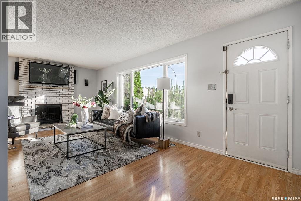 243 Roborecki Crescent, Saskatoon, Saskatchewan  S7K 5L1 - Photo 3 - SK022057