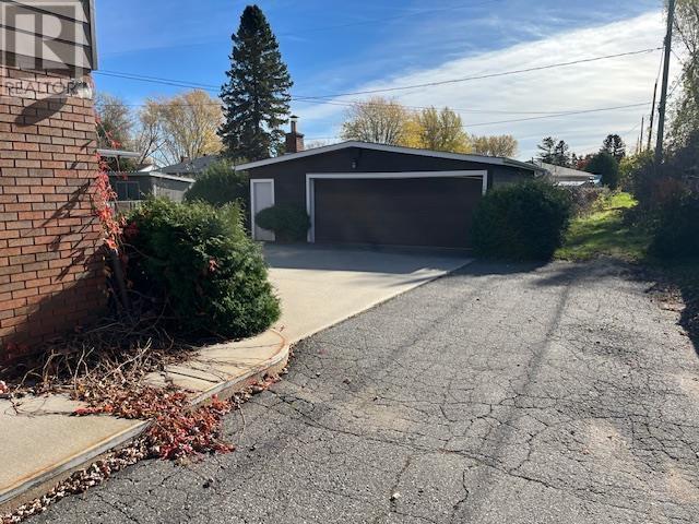 2724 Park Row, Thunder Bay, Ontario  P7C 1N5 - Photo 25 - TB253349