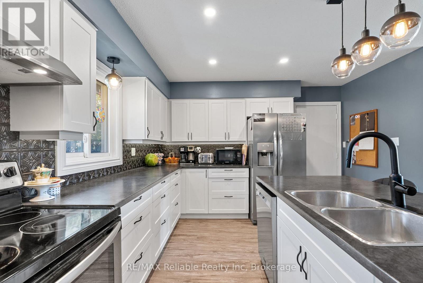 36 Lee Crescent, Goderich, Ontario  N7A 4L3 - Photo 17 - X12400491