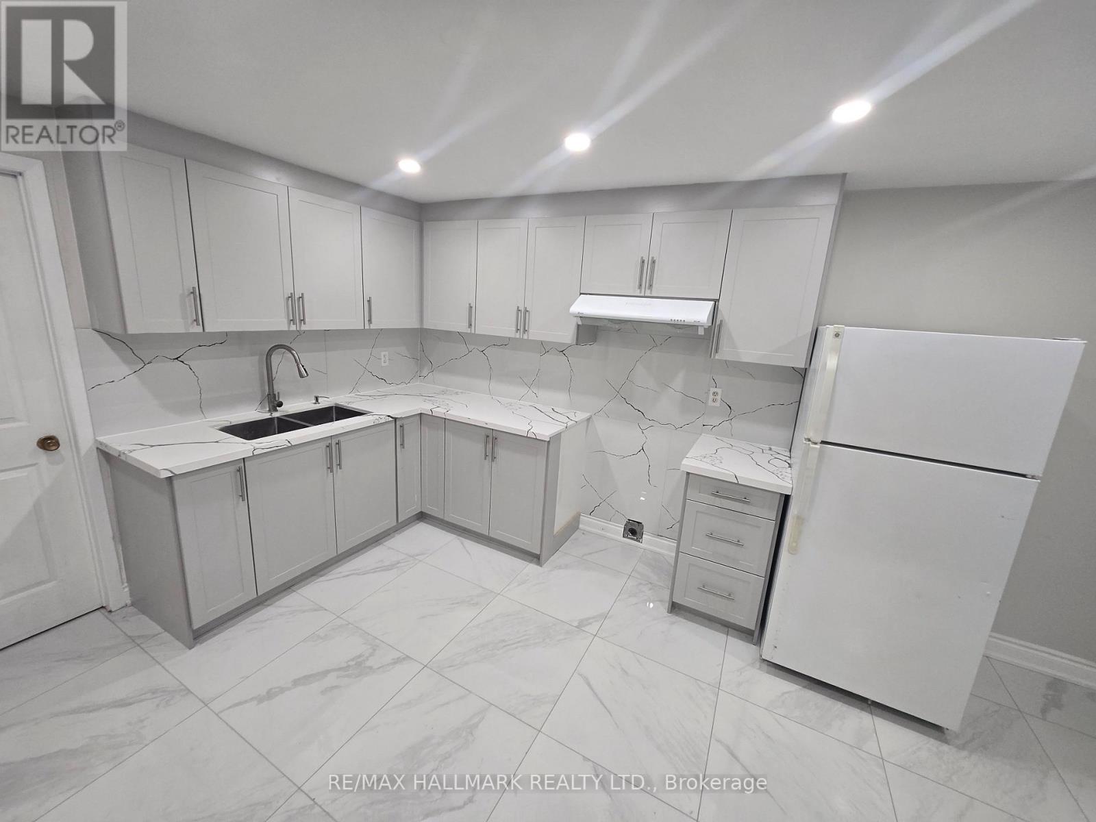 60 Nuffield Street, Brampton (Westgate), Ontario  L6S 5Z1 - Photo 8 - W12491302