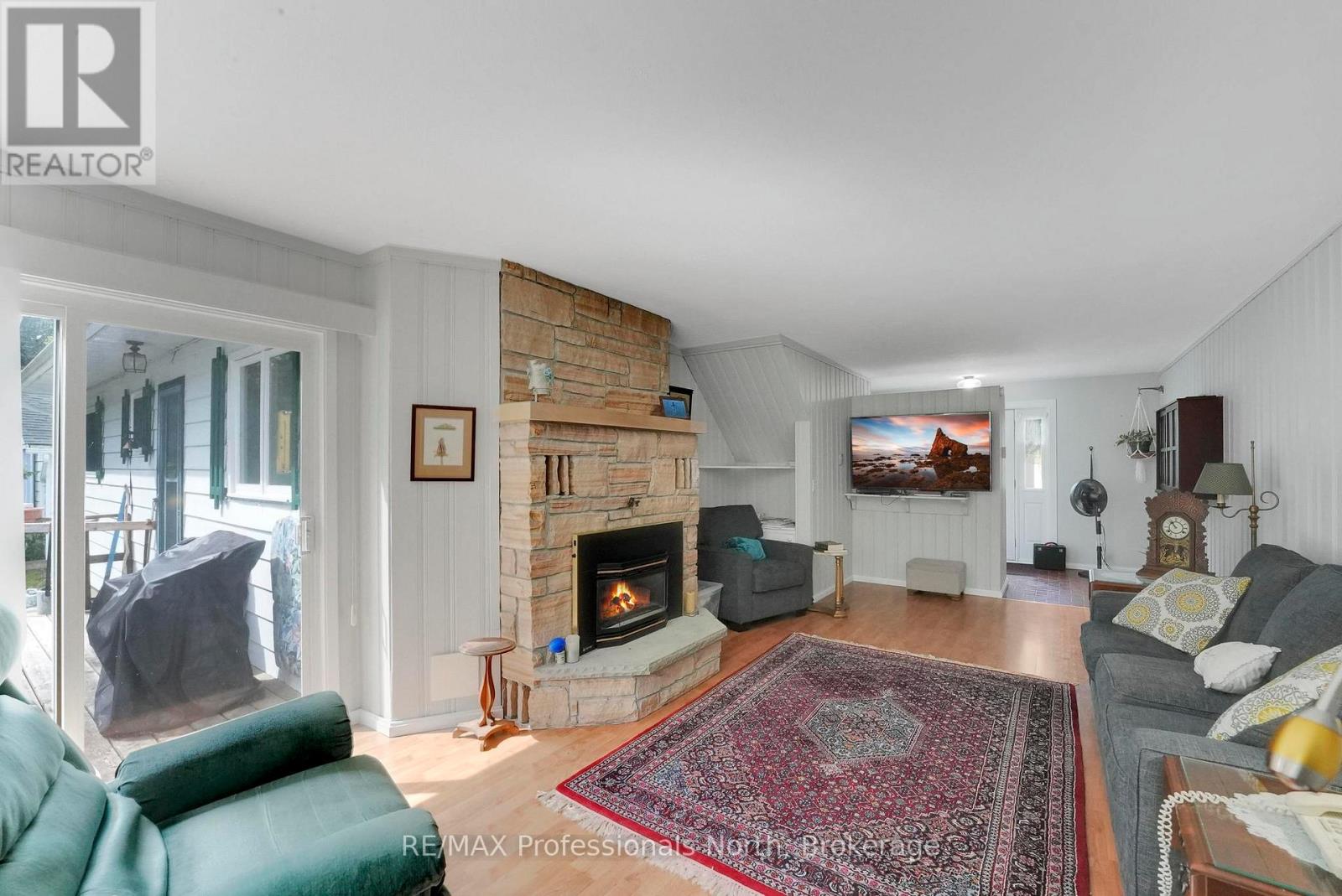 10 Stouffer Street, Minden Hills, Ontario  K0M 2K0 - Photo 9 - X12280086