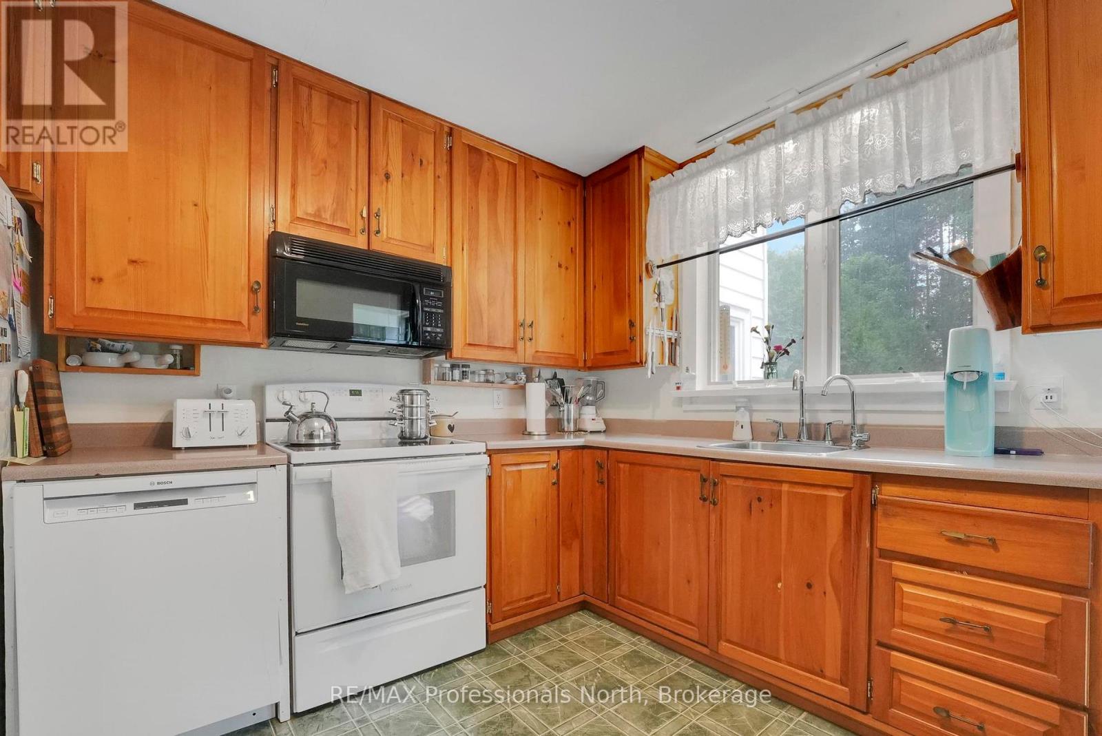 10 Stouffer Street, Minden Hills, Ontario  K0M 2K0 - Photo 18 - X12280086