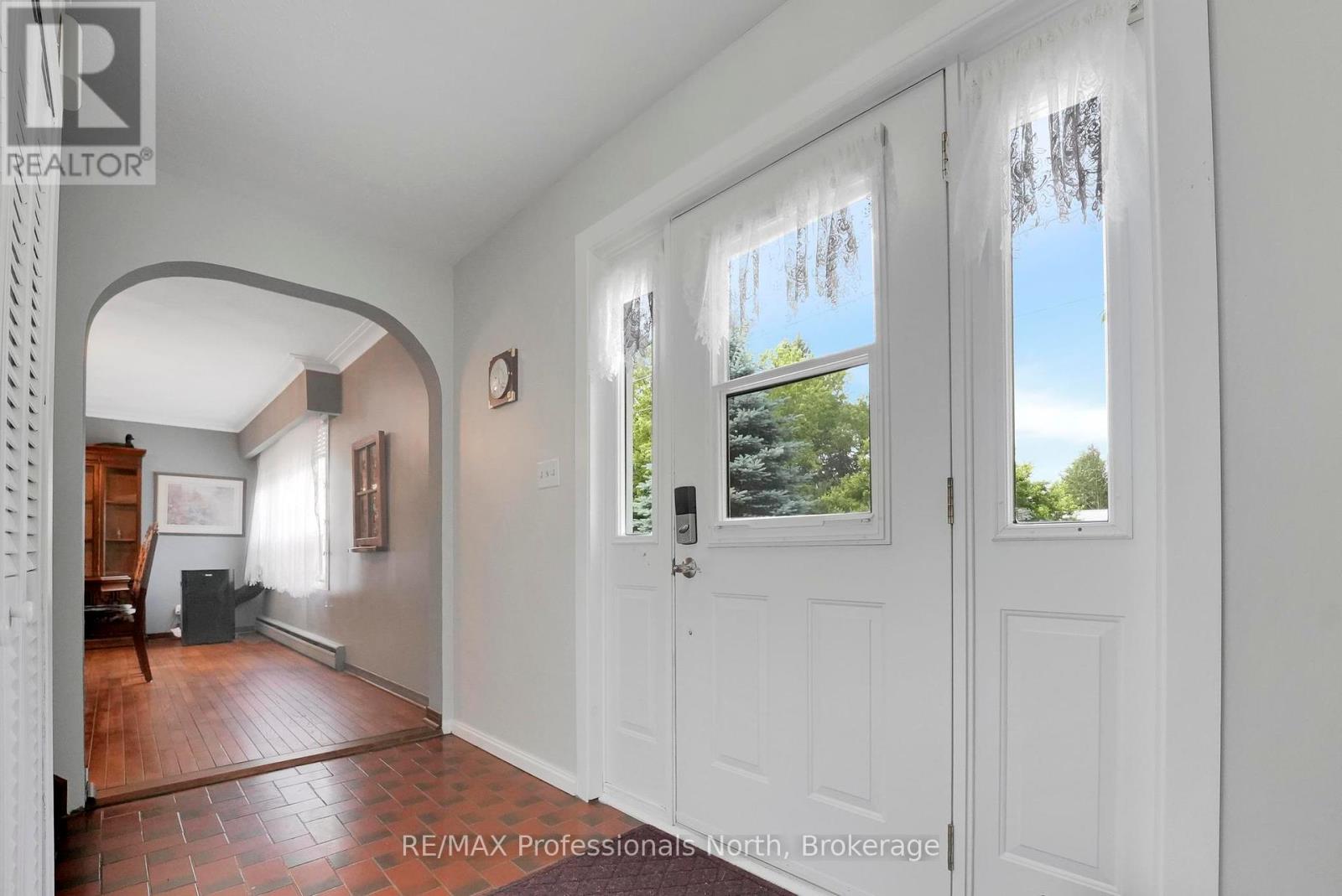 10 Stouffer Street, Minden Hills, Ontario  K0M 2K0 - Photo 7 - X12280086