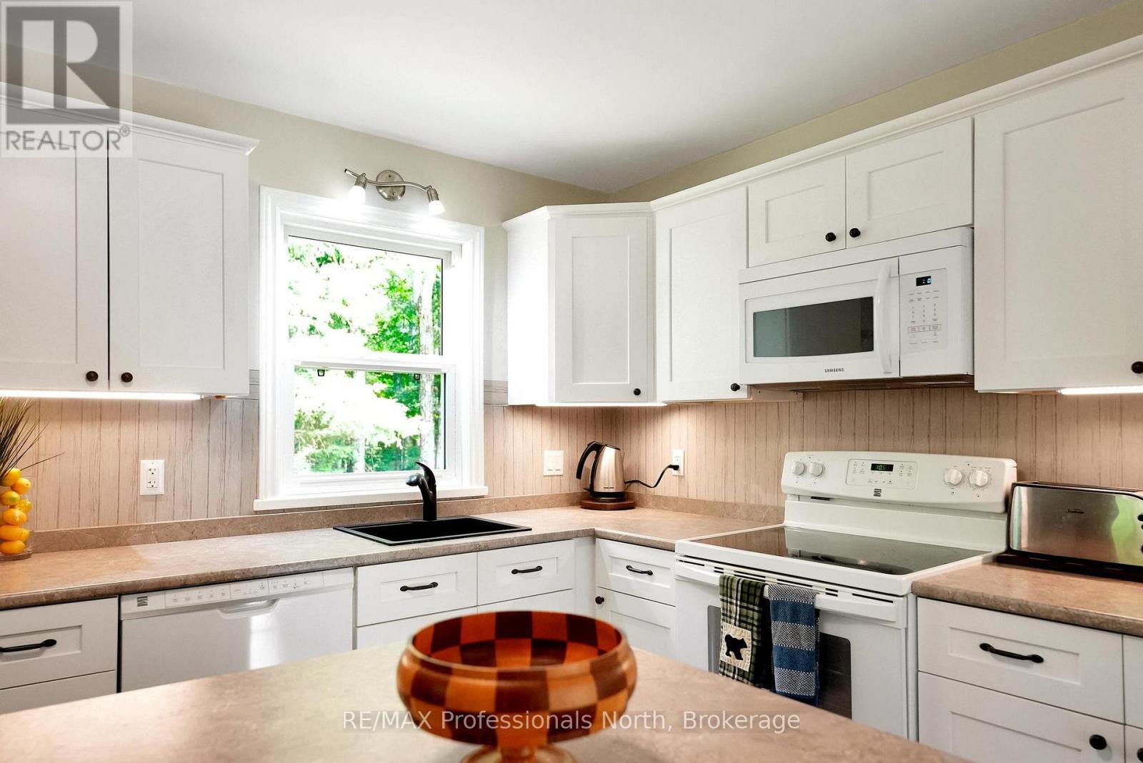 1453 Minnicock Lake Road, Dysart Et Al, Ontario  K0M 1S0 - Photo 17 - X12490266