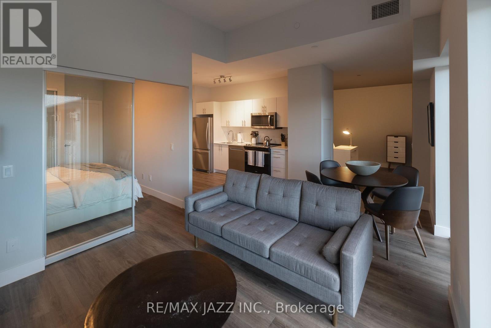 1601 - 80 Bond Street E, Oshawa, Ontario  L1G 0E6 - Photo 3 - E12297560