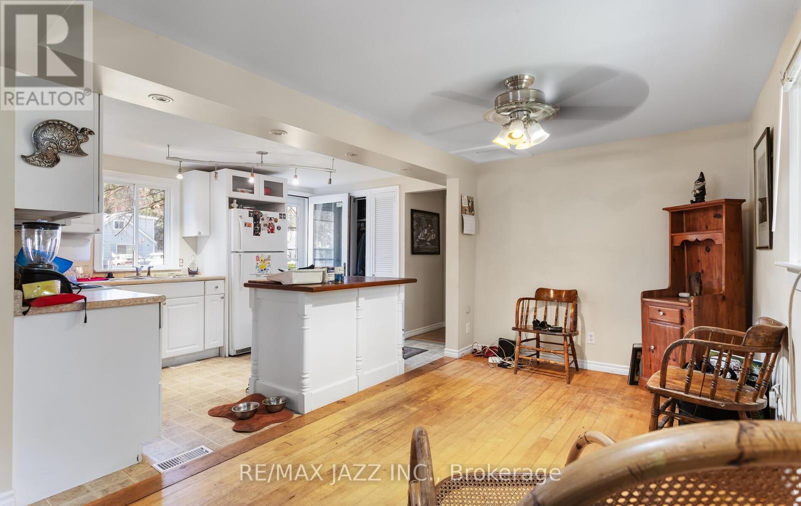 34 Fawcette Avenue E, Prince Edward County, Ontario  K0K 2T0 - Photo 6 - X12402139