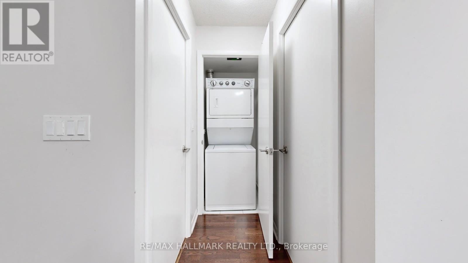 1607 - 215 Fort York Boulevard, Toronto, Ontario  M5V 4A2 - Photo 11 - C12492132