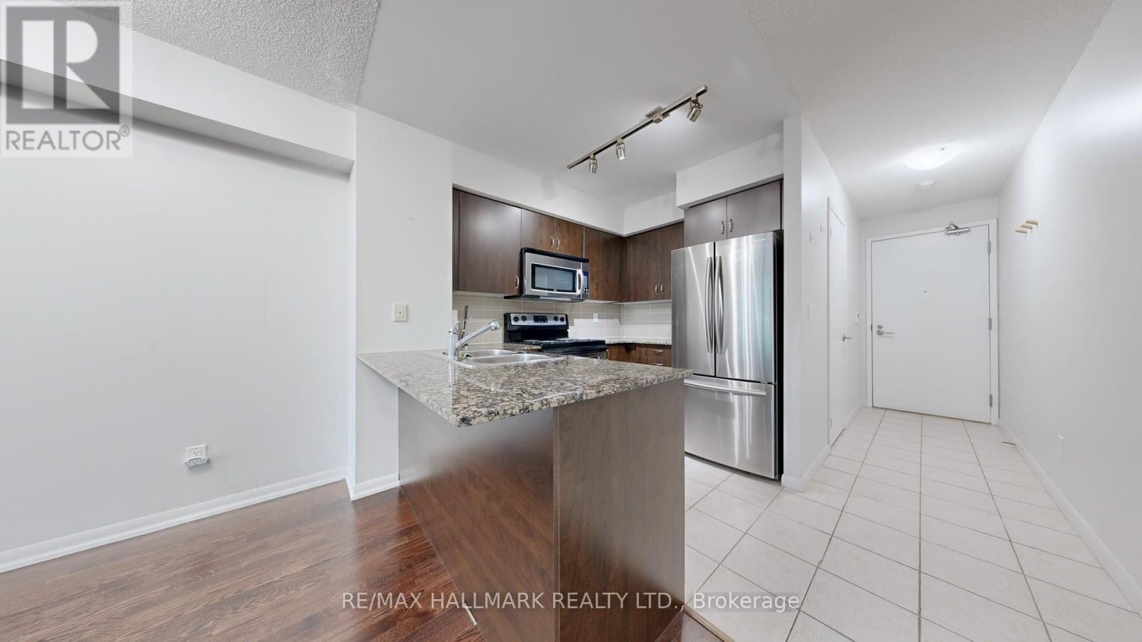 1607 - 215 Fort York Boulevard, Toronto, Ontario  M5V 4A2 - Photo 3 - C12492132