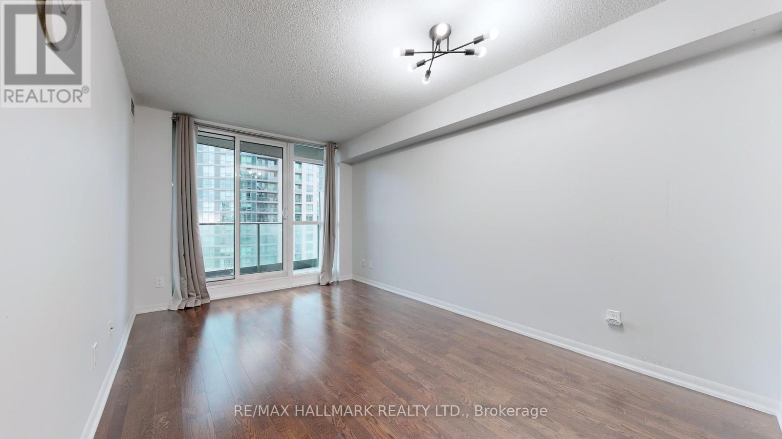 1607 - 215 Fort York Boulevard, Toronto, Ontario  M5V 4A2 - Photo 5 - C12492132