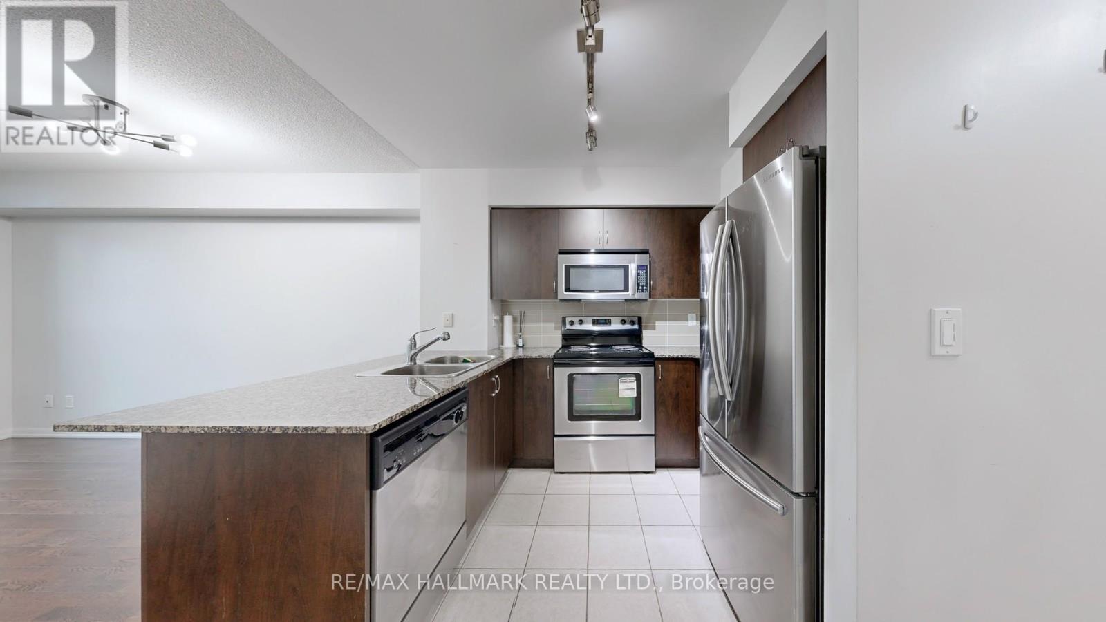 1607 - 215 Fort York Boulevard, Toronto, Ontario  M5V 4A2 - Photo 8 - C12492132