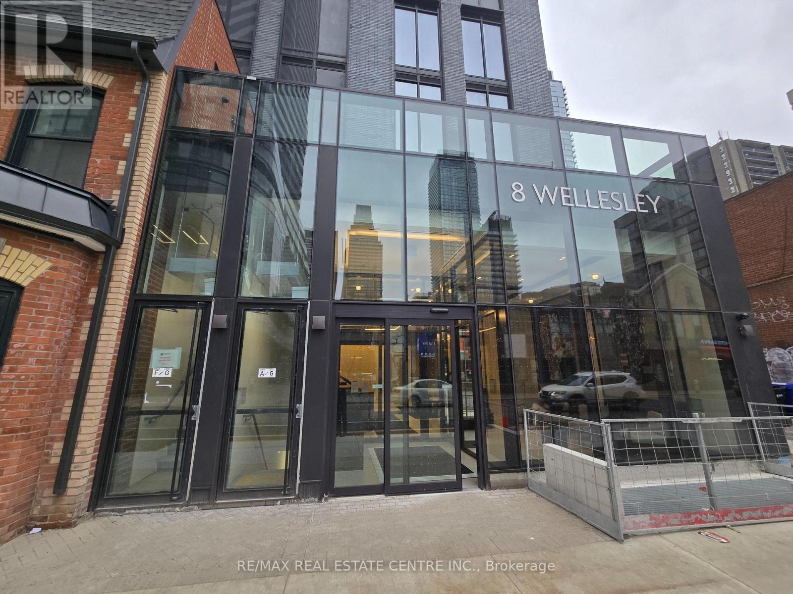 3011 - 8 WELLESLEY ST W STREET, Toronto, Ontario