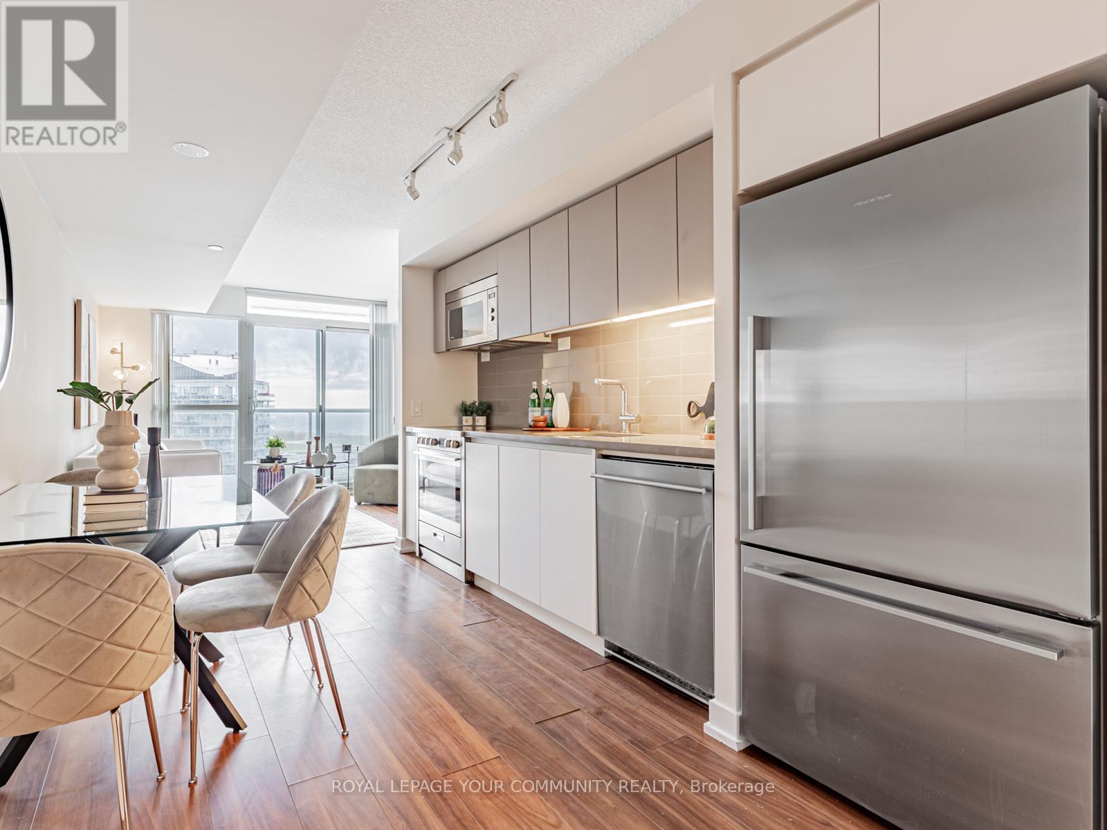 3002 - 85 Queens Wharf Road, Toronto, Ontario  M5V 0J9 - Photo 3 - C12492254