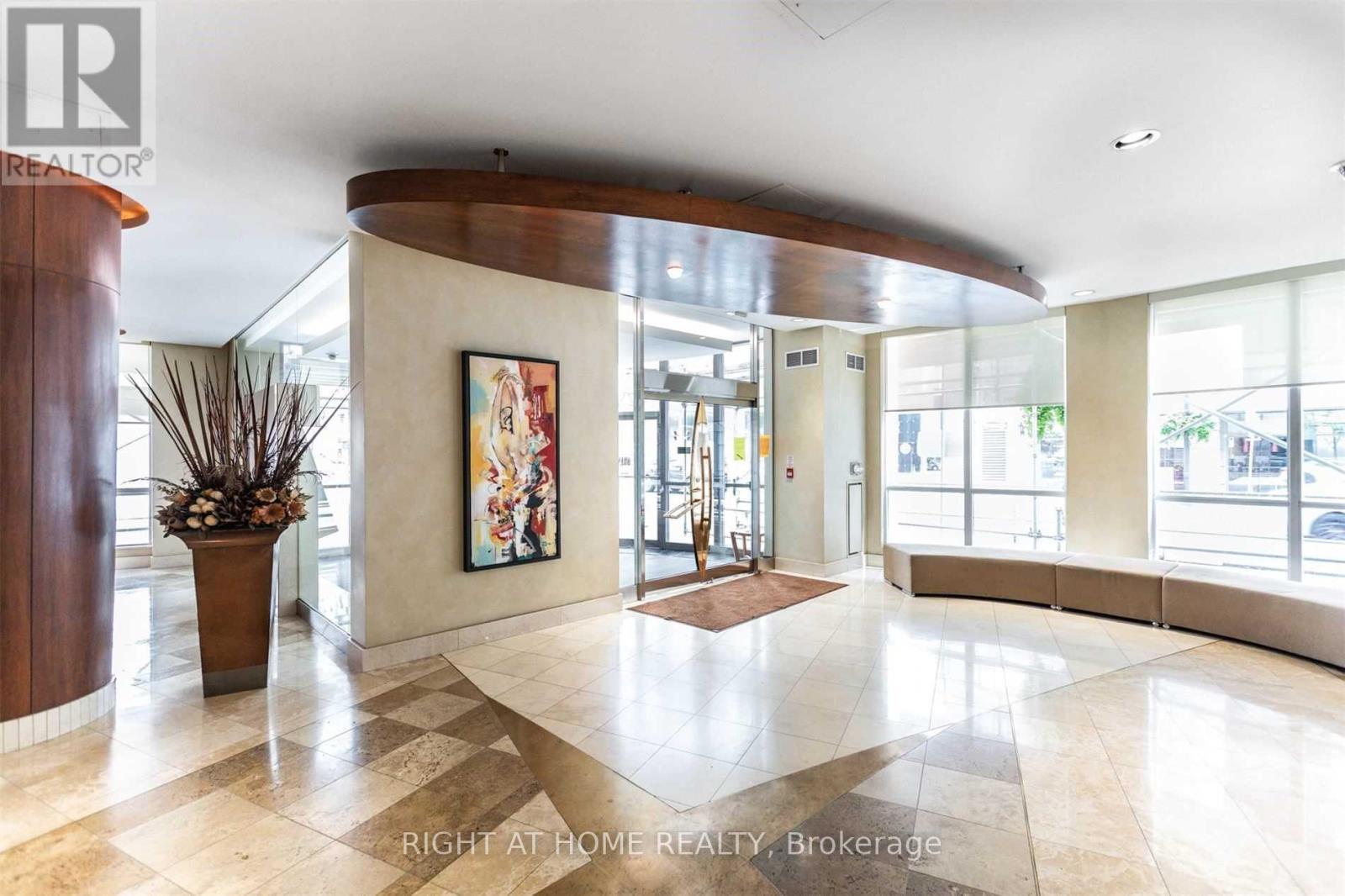 1019 - 168 Simcoe Street, Toronto, Ontario  M5H 4C9 - Photo 2 - C12492268