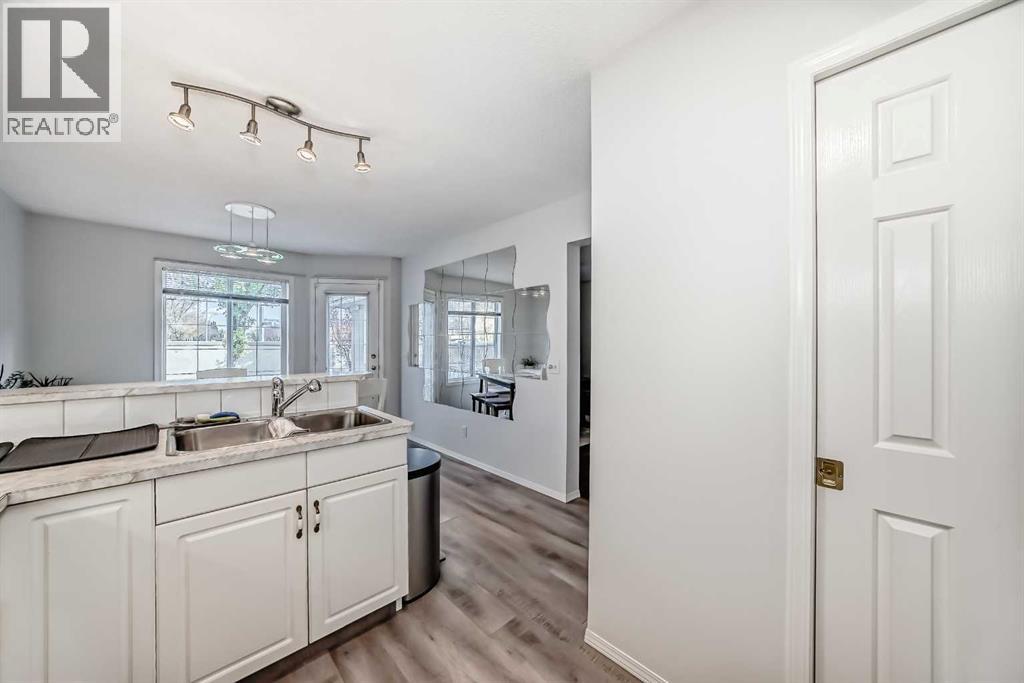102 Mt Mckenzie Gardens Se, Calgary, Alberta  T2Z 2P9 - Photo 7 - A2264072