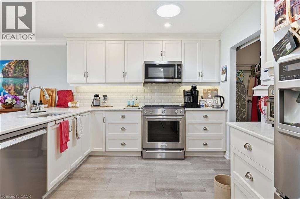 34 Cardinal Mindszenty Boulevard, Hamilton, Ontario  L9B 2M3 - Photo 11 - 40783781