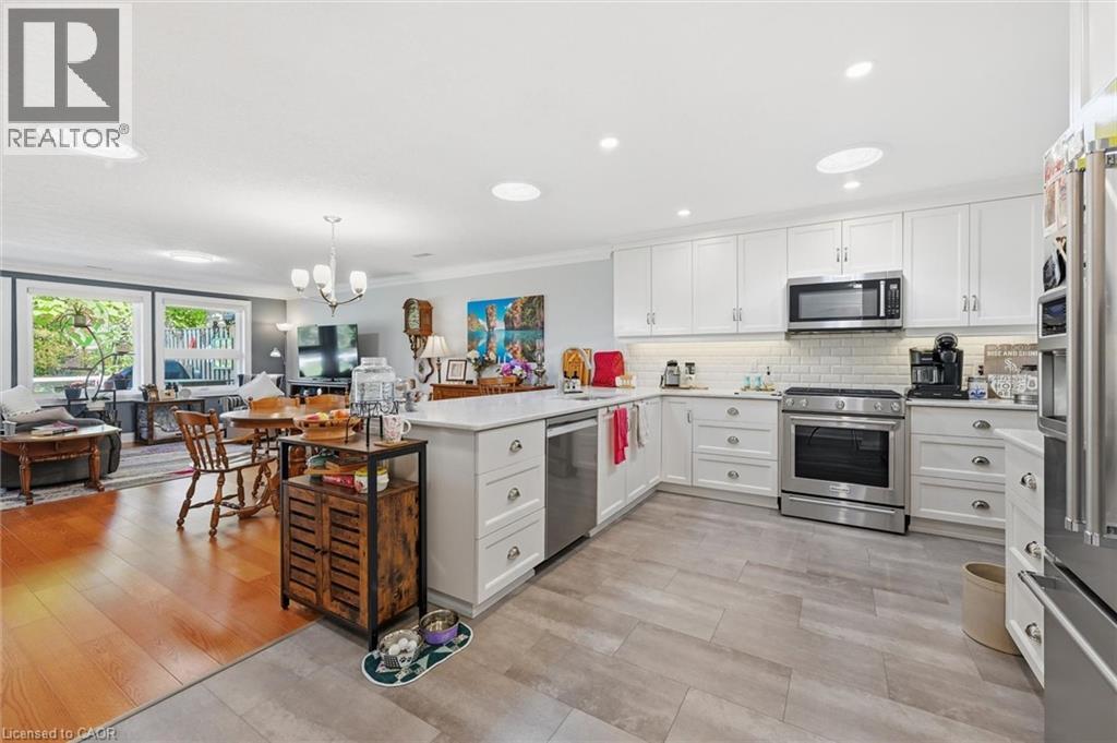 34 Cardinal Mindszenty Boulevard, Hamilton, Ontario  L9B 2M3 - Photo 9 - 40783781