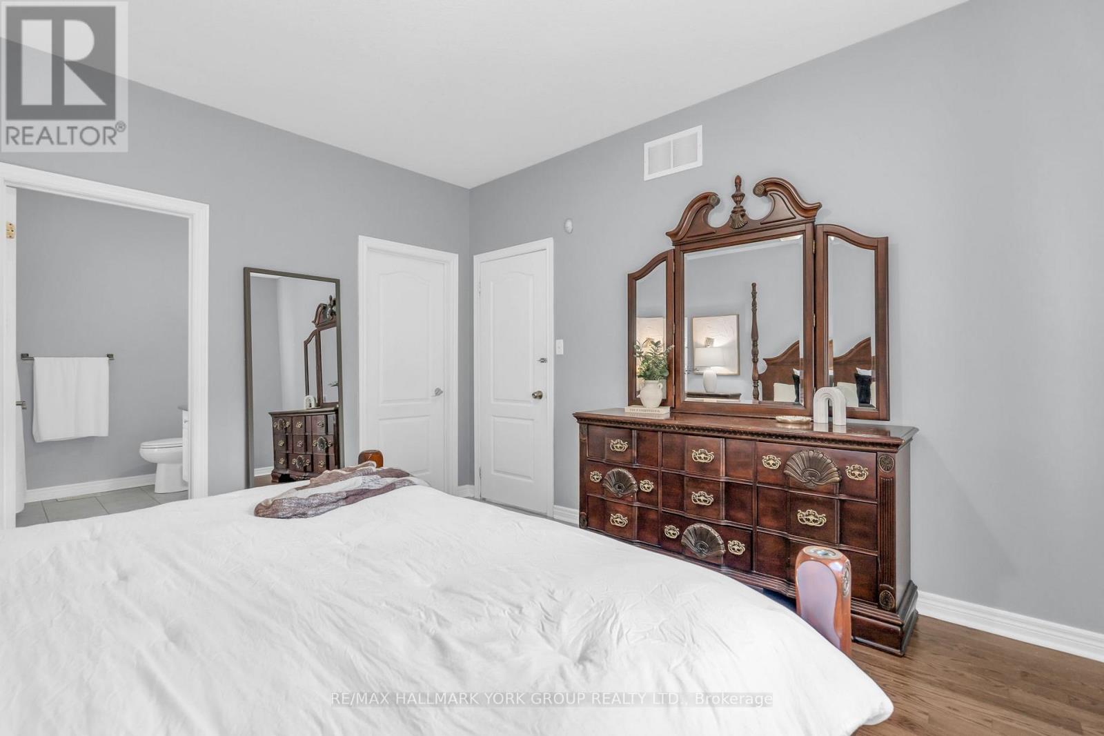 39 Farley Circle, Georgina, Ontario  L0E 1S0 - Photo 17 - N12467826