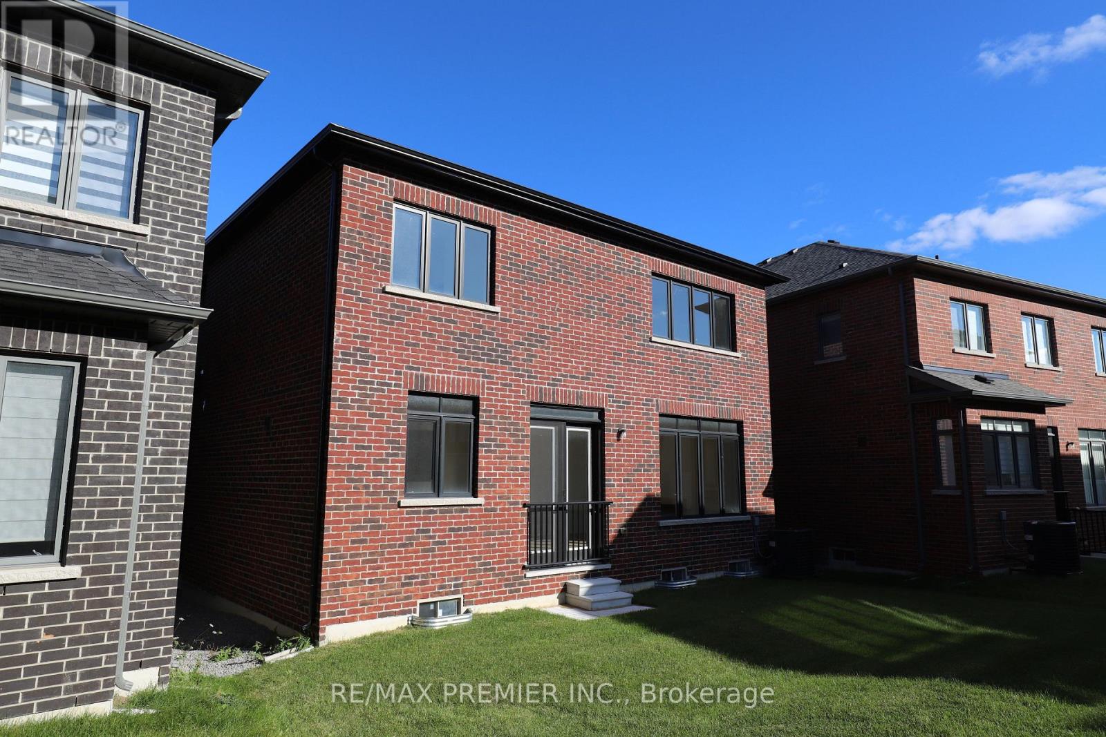 301 Wesmina Avenue, Whitchurch-Stouffville, Ontario  L4A 5C2 - Photo 8 - N12460413