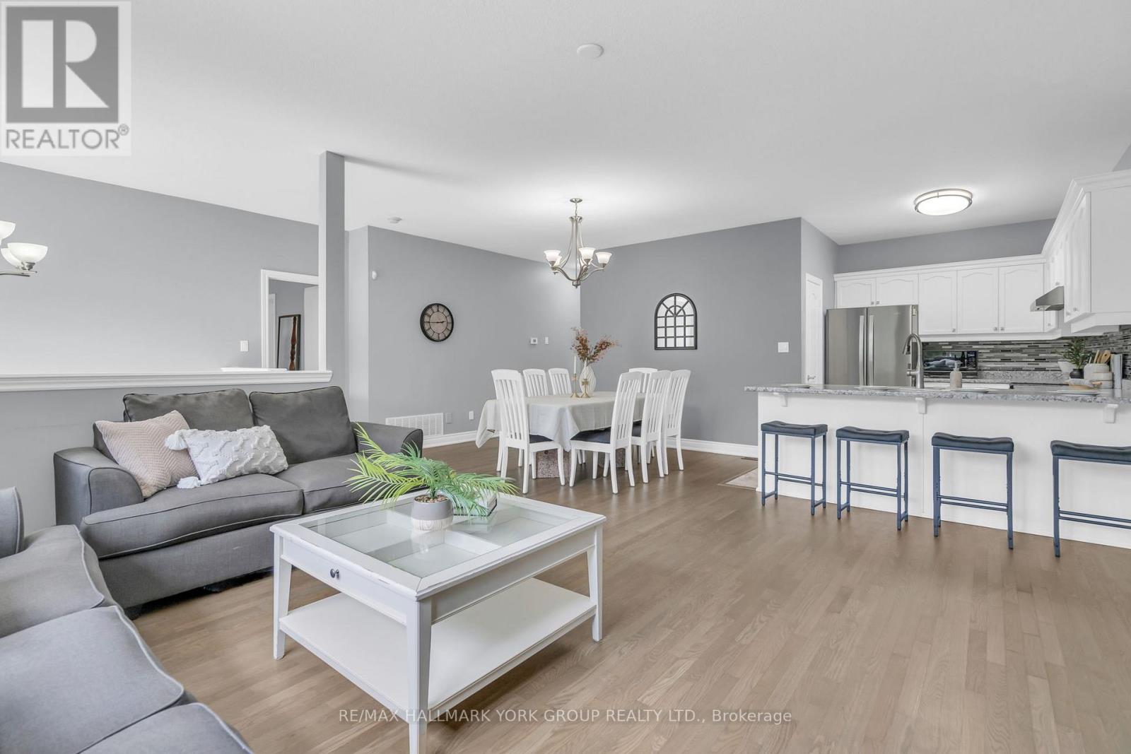 39 Farley Circle, Georgina, Ontario  L0E 1S0 - Photo 14 - N12467826