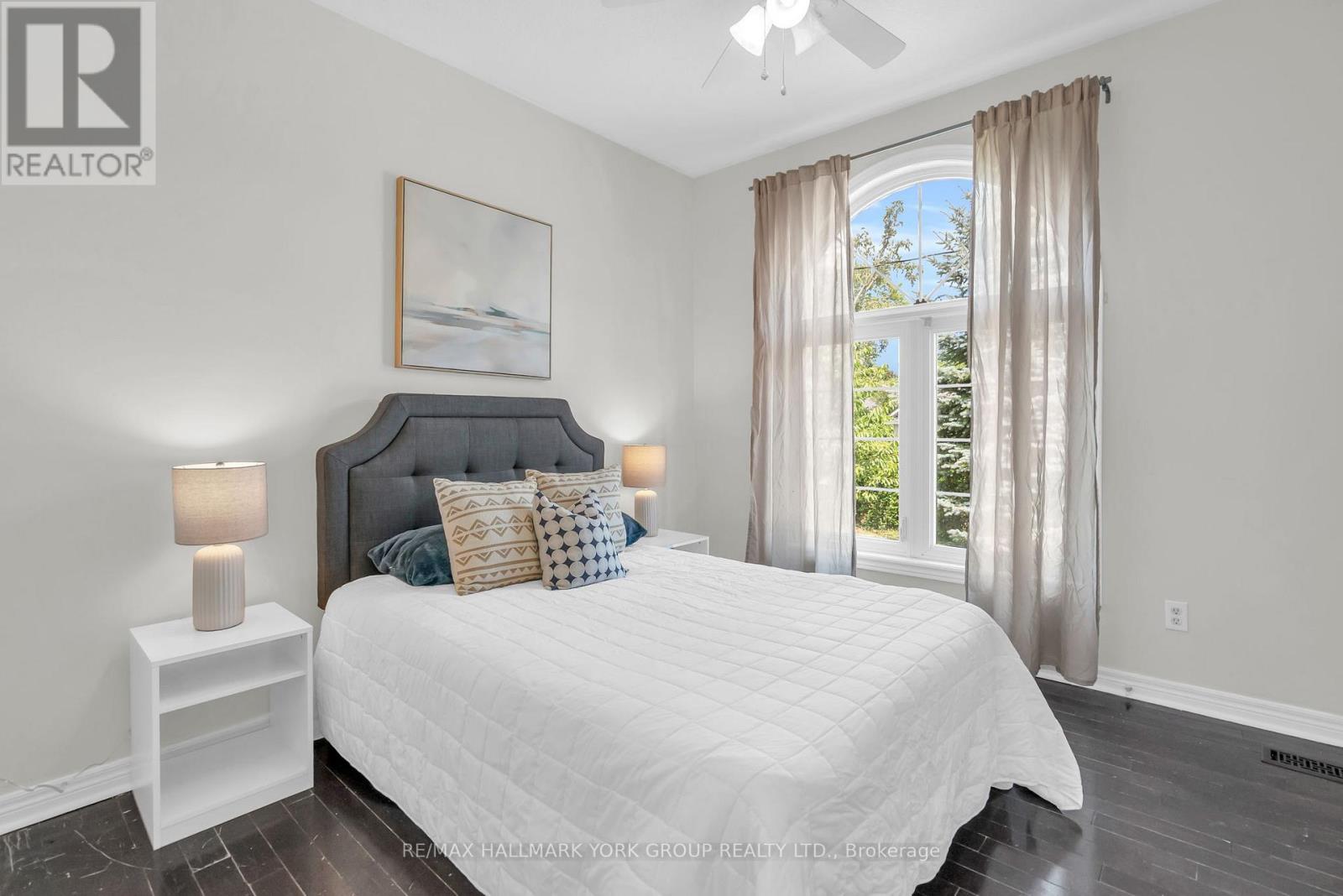 39 Farley Circle, Georgina, Ontario  L0E 1S0 - Photo 21 - N12467826