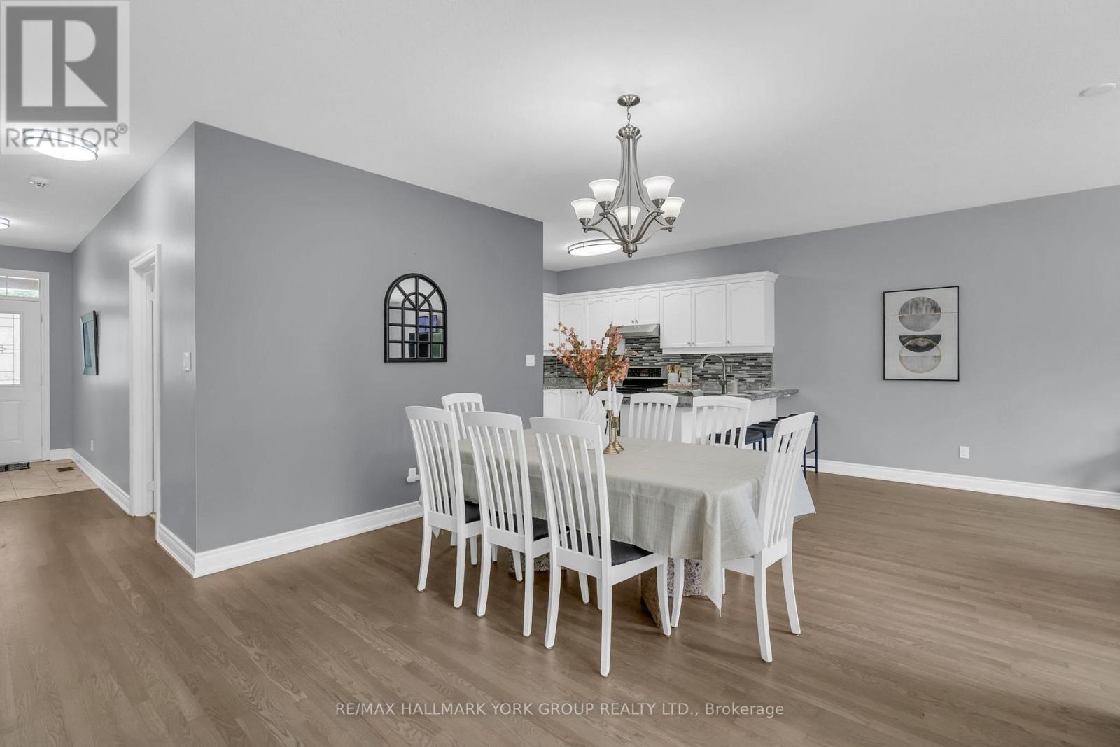 39 Farley Circle, Georgina, Ontario  L0E 1S0 - Photo 5 - N12467826