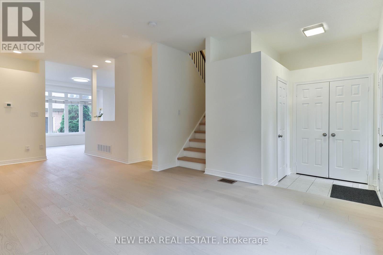 3 Sharon Lee Drive, Markham, Ontario  L6C 2J6 - Photo 3 - N12473788