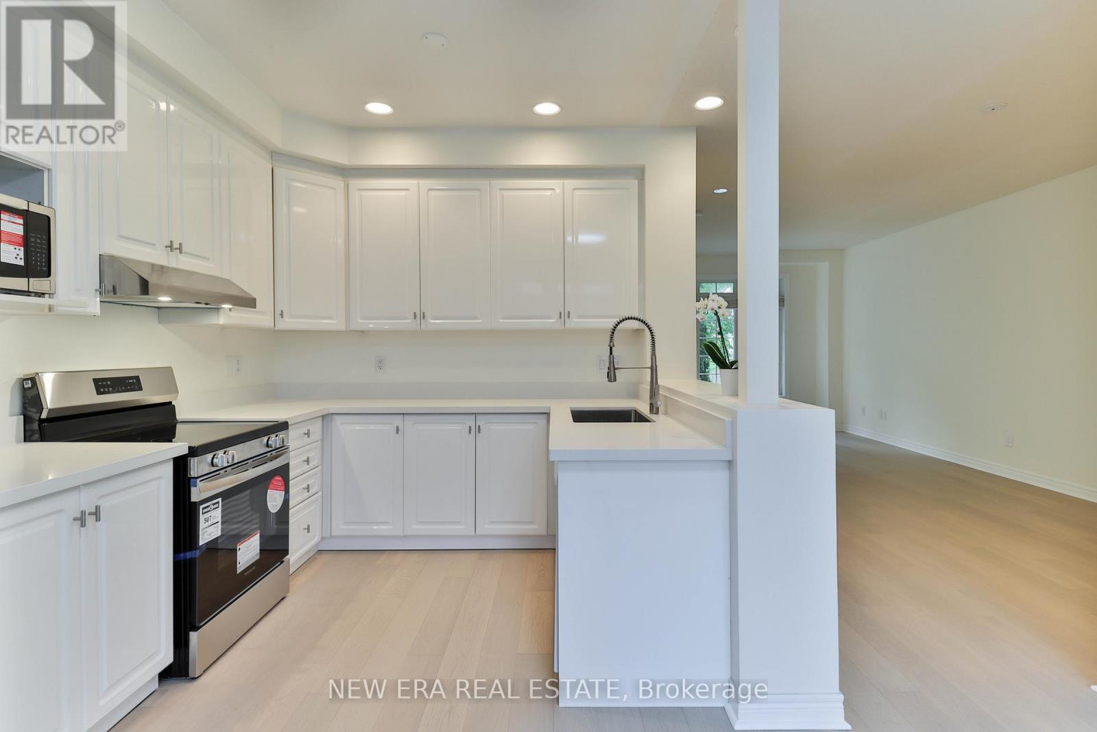 3 Sharon Lee Drive, Markham, Ontario  L6C 2J6 - Photo 5 - N12473788