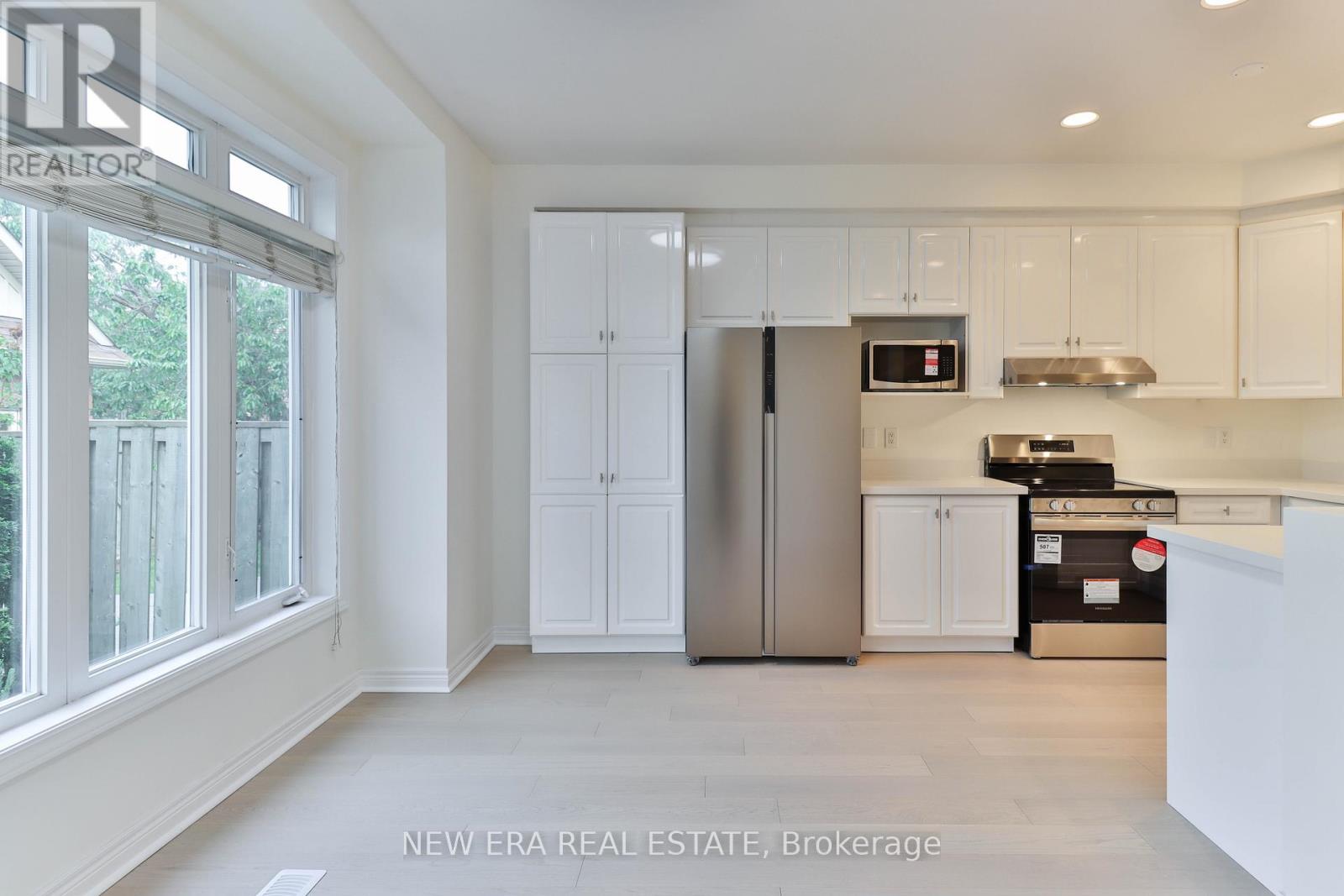 3 Sharon Lee Drive, Markham, Ontario  L6C 2J6 - Photo 8 - N12473788