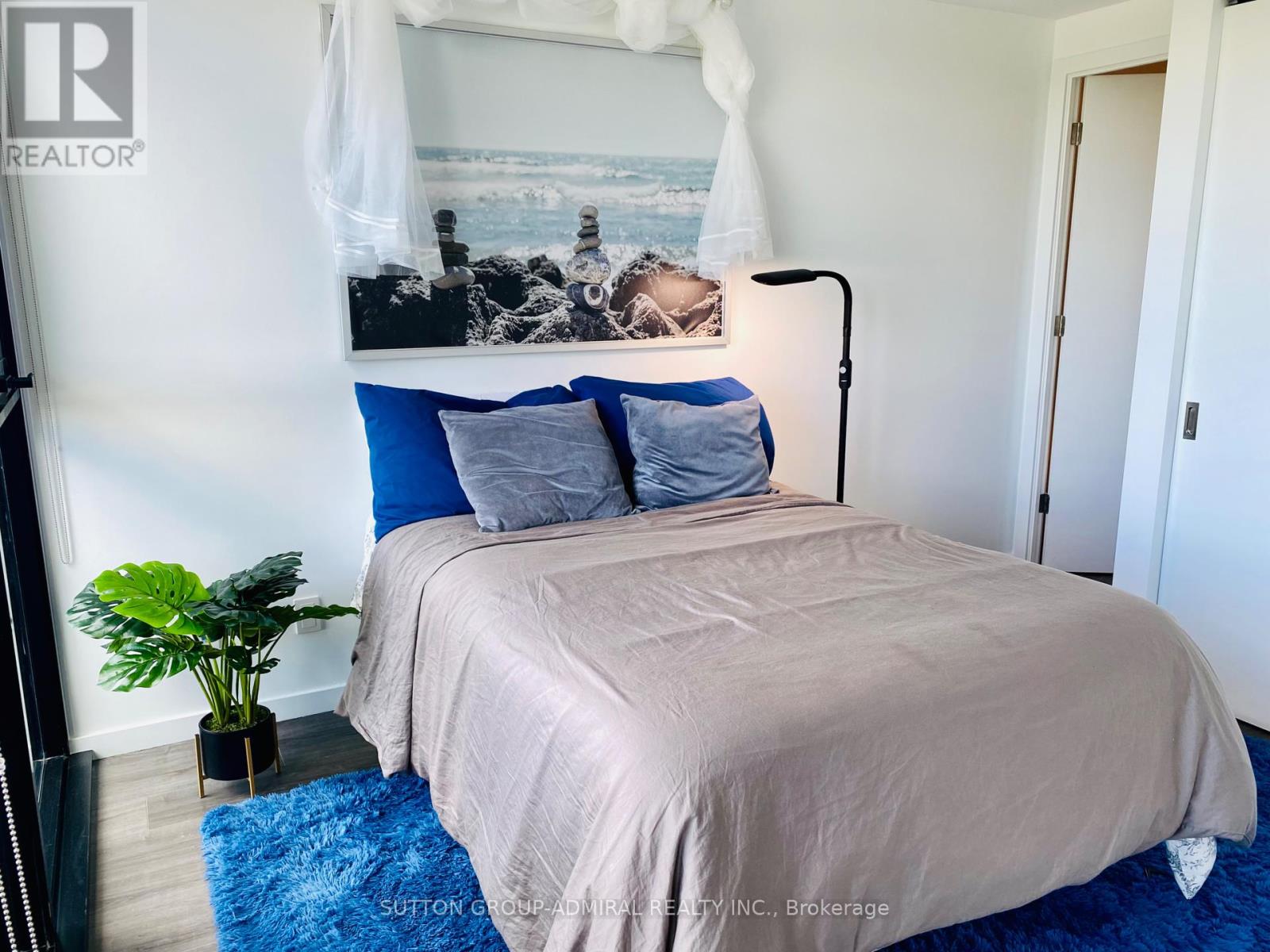 404 - 7 Smith Crescent, Toronto, Ontario  M8Z 0G3 - Photo 6 - W12375267