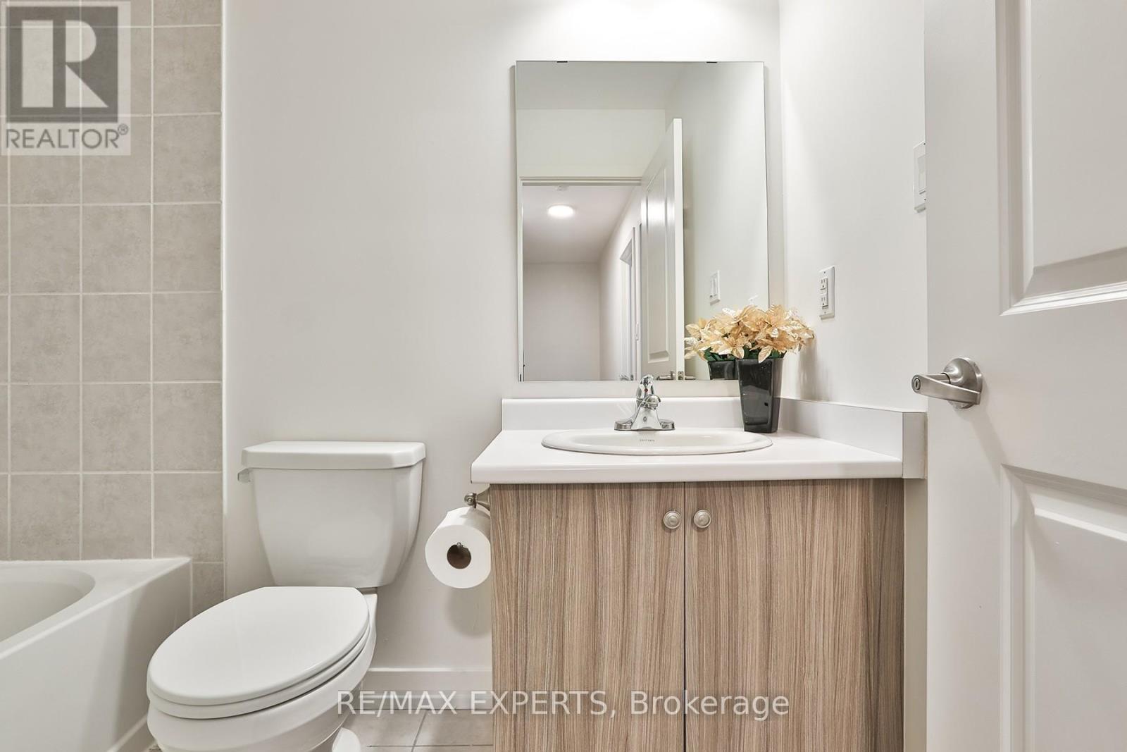 275 - 60 Parrotta Drive, Toronto, Ontario  M9M 0E5 - Photo 18 - W12491966