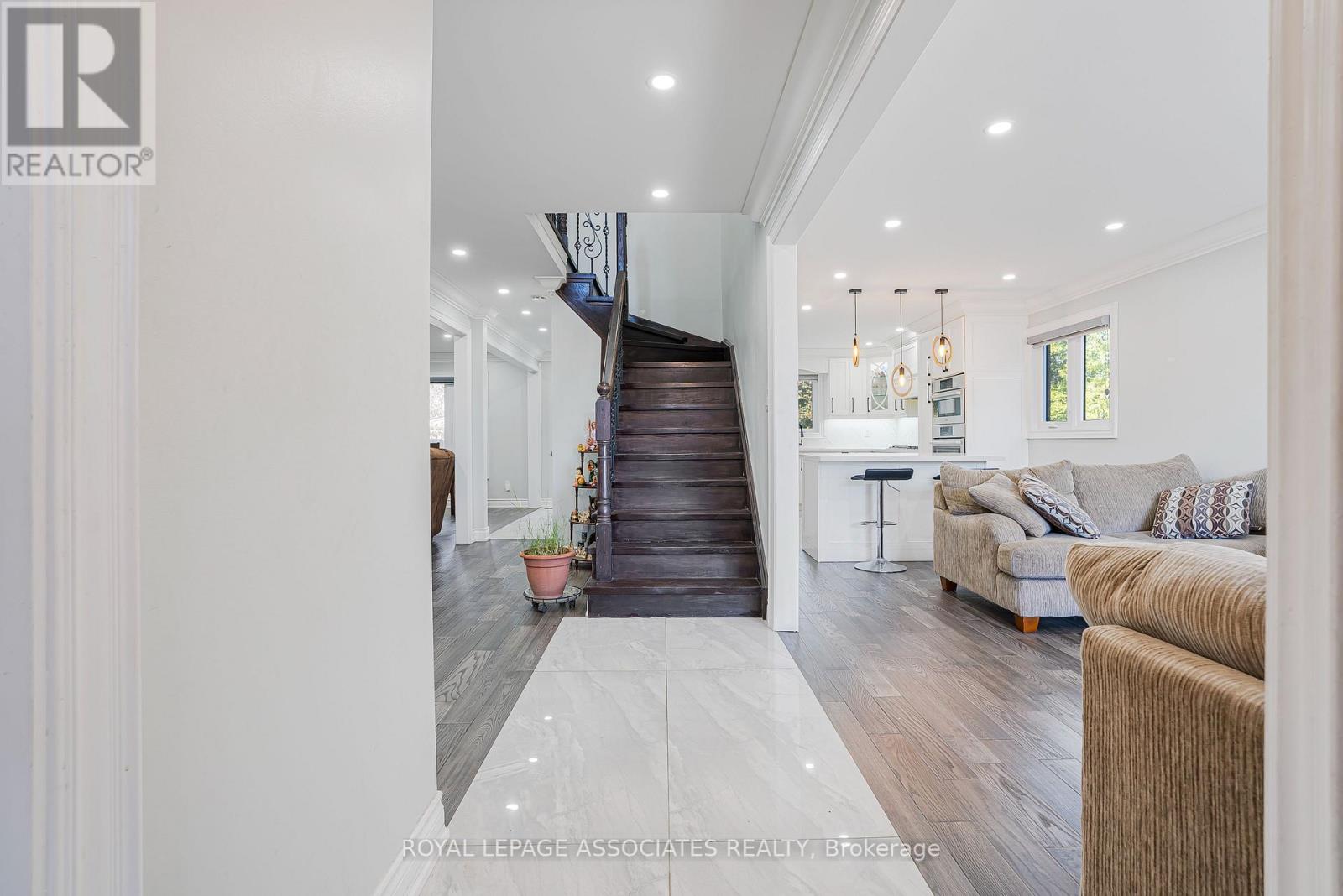 95 Carisbrooke Square, Toronto, Ontario  M1B 4M3 - Photo 4 - E12492148