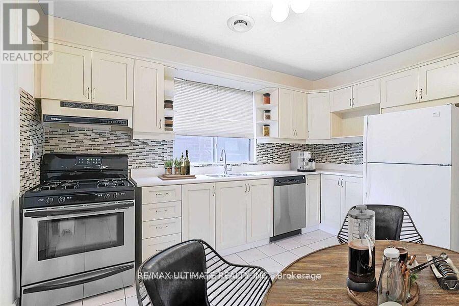 Upper - 745 Coxwell Avenue, Toronto, Ontario  M4C 3C5 - Photo 10 - E12492196