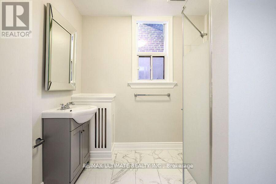 Upper - 745 Coxwell Avenue, Toronto, Ontario  M4C 3C5 - Photo 18 - E12492196