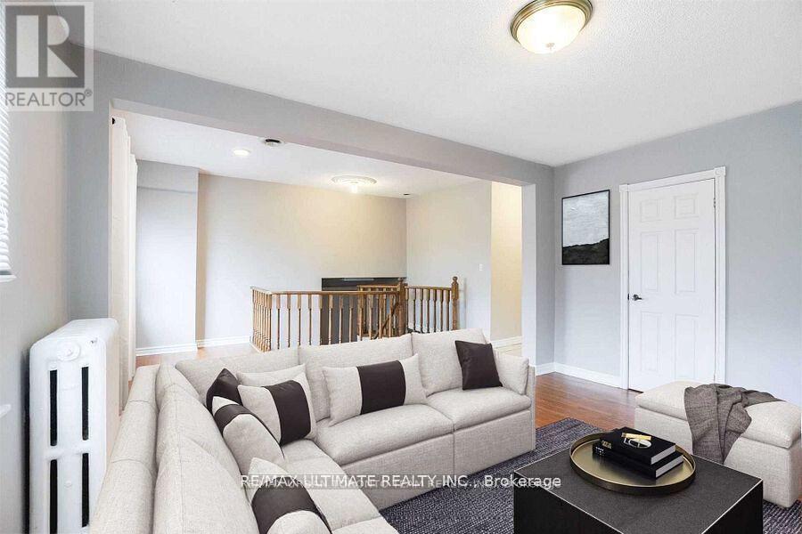 Upper - 745 Coxwell Avenue, Toronto, Ontario  M4C 3C5 - Photo 5 - E12492196