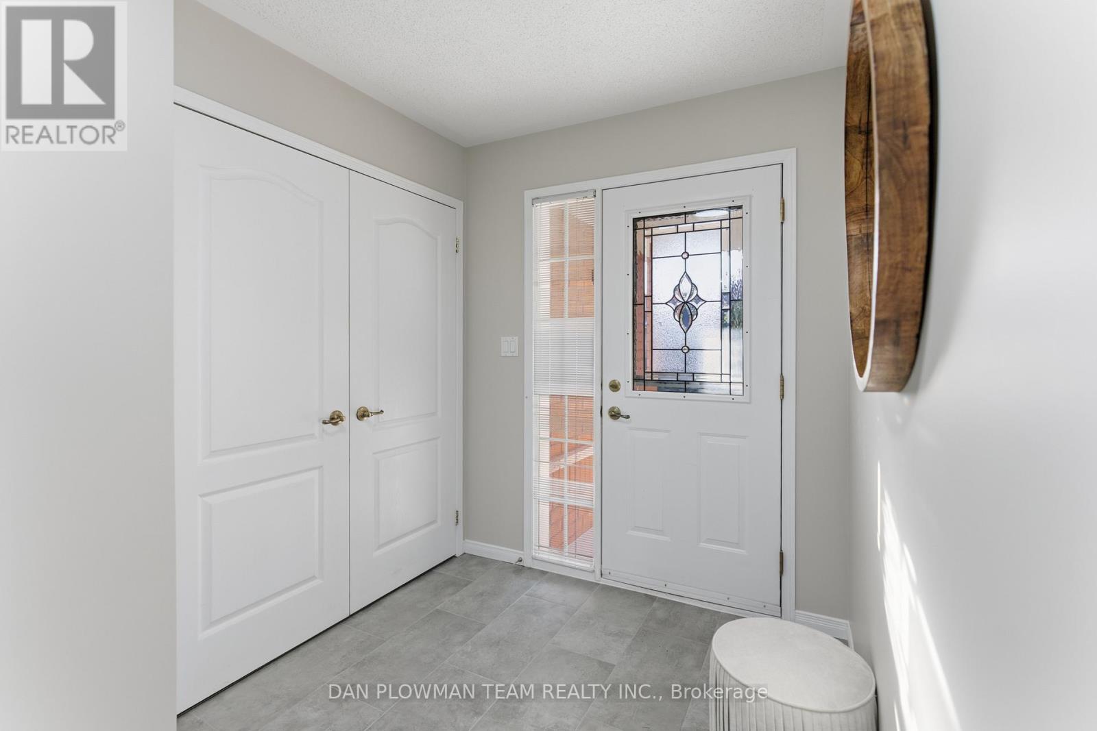 61 Lady May Drive, Whitby, Ontario  L1R 3A7 - Photo 4 - E12492264