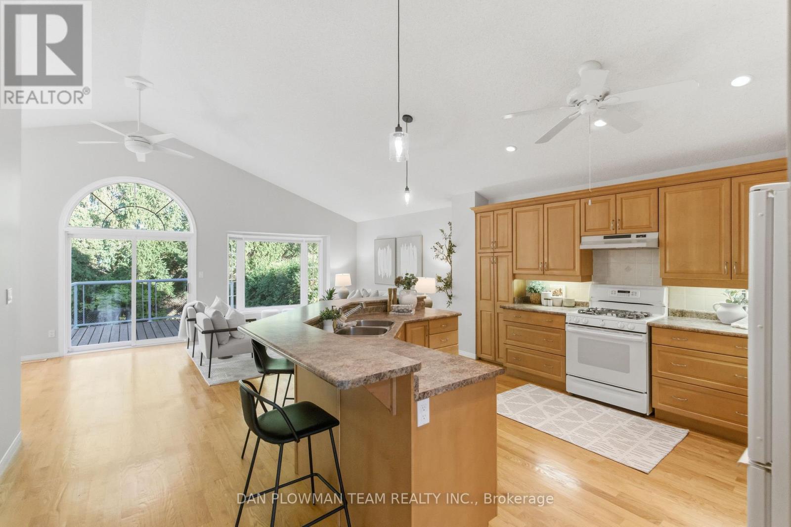 61 Lady May Drive, Whitby, Ontario  L1R 3A7 - Photo 5 - E12492264